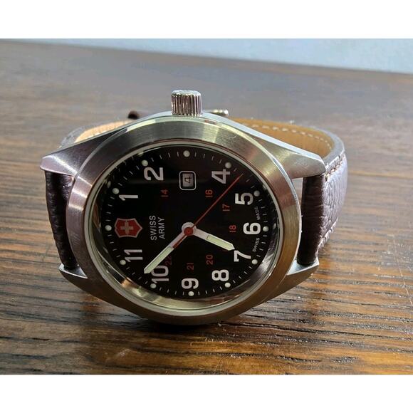 Ladies Victorinox Swiss Army 34mm Garrison SS 241084 Quartz Watch New Battery - Picture 4 of 10